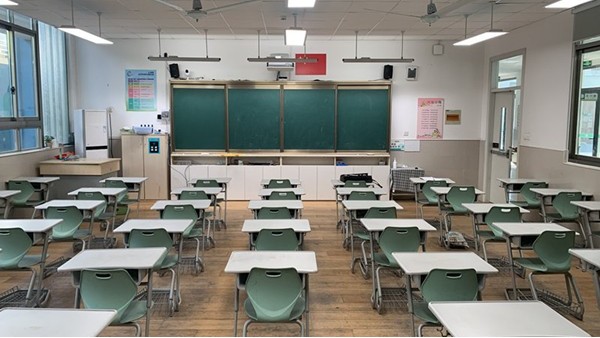 對教室照明進行<i style='color:red'>改造后</i>，華輝教育照明打造了怎樣的照明環境？